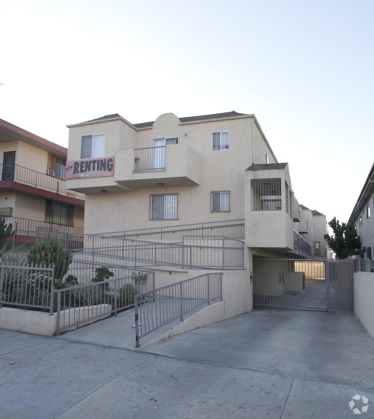 Primary Photo - 5716 Lexington Ave
