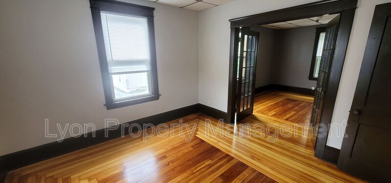 Primary Photo - 522 Willow St