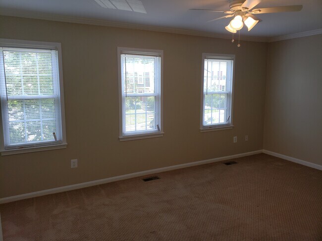 Foto del edificio - 9164 Broken Oak Pl