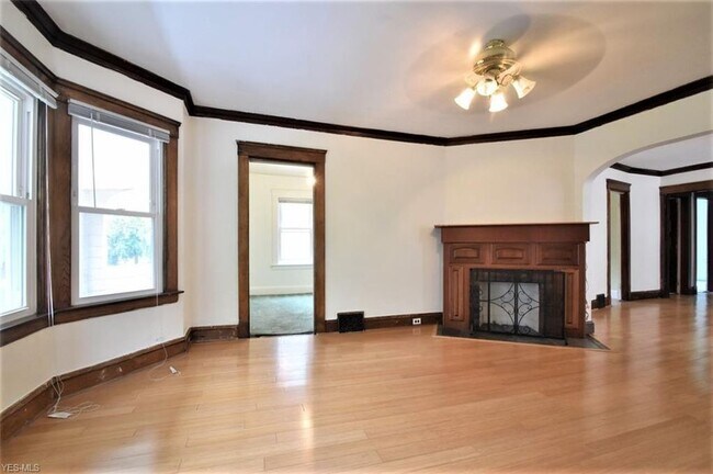 Building Photo - 2649 E 128th St
