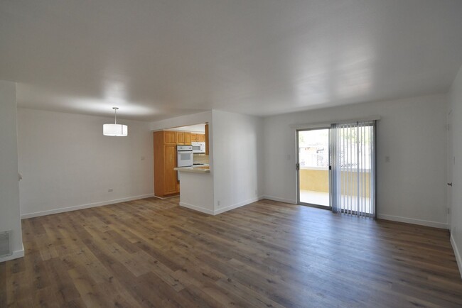 Building Photo - 14706 Dickens St