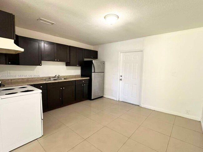 Foto del edificio - 623 NW 3rd Ave