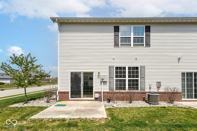 Building Photo - 9651 Calamus Dr