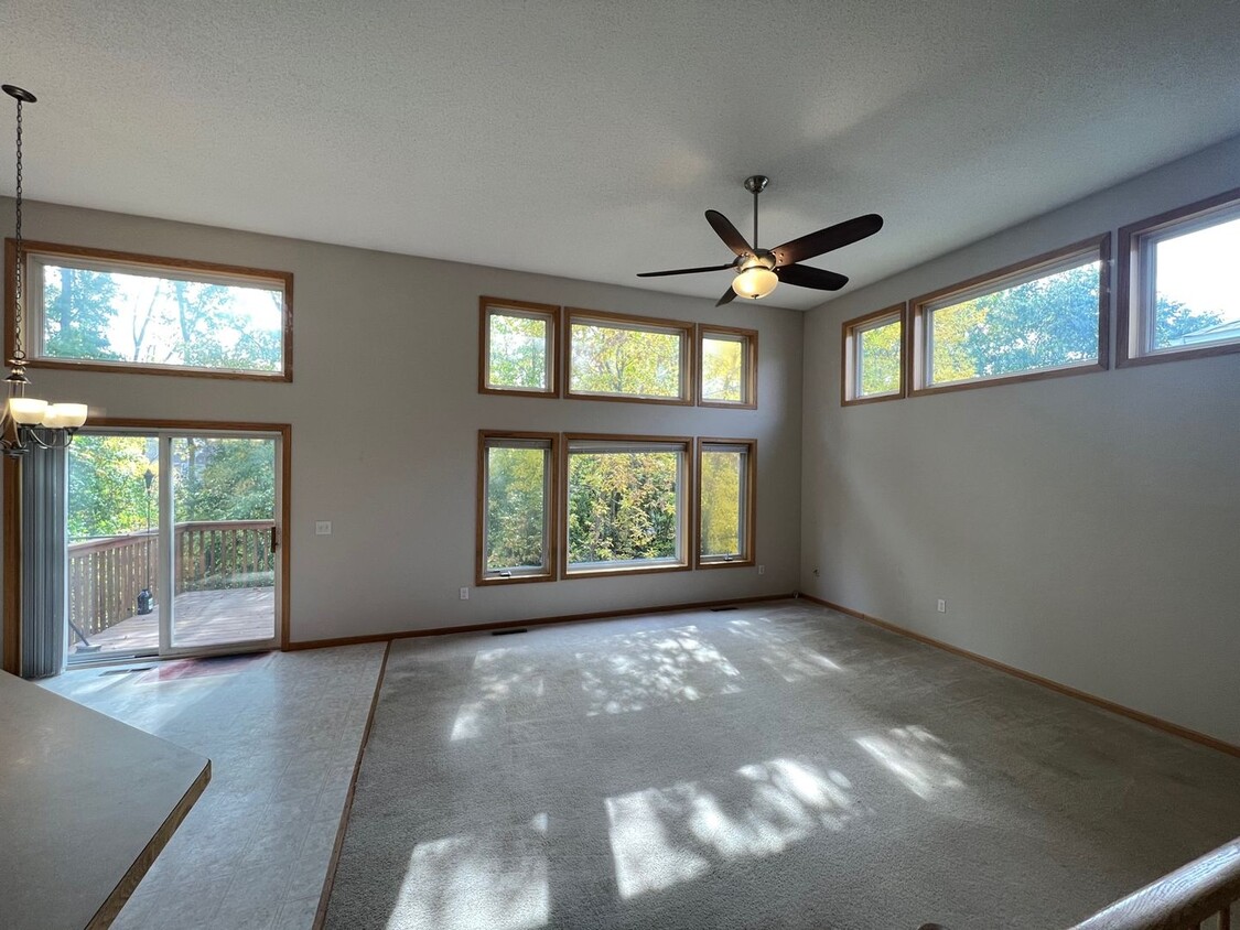 Primary Photo - Large End Unit Townhome Available Mid Apri...