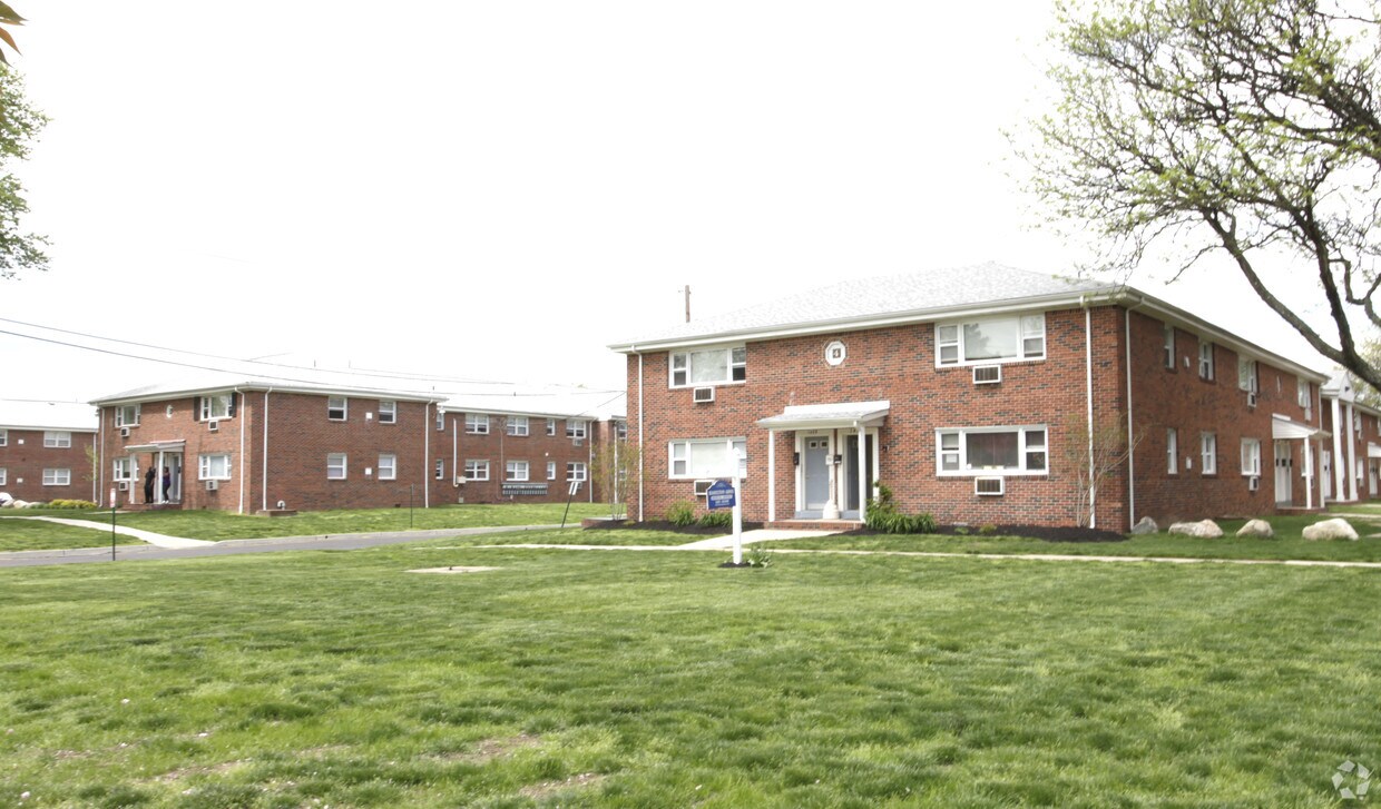 Hamilton Arms Apartments in Trenton, NJ