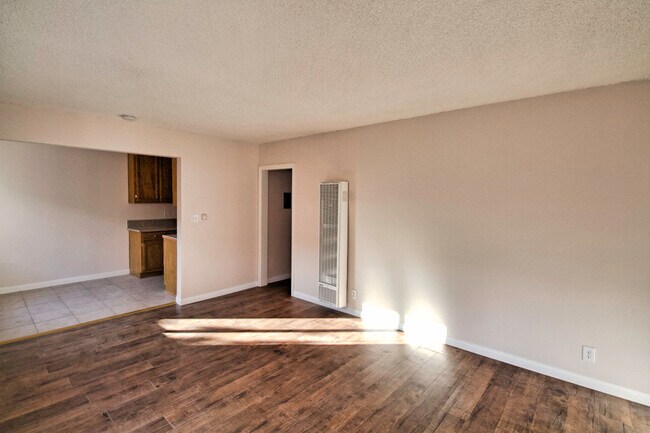 Foto del edificio - 643 E 99th St