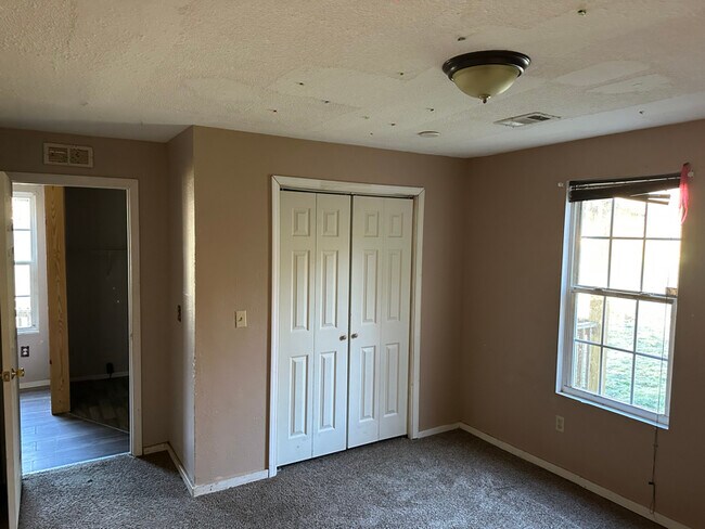 Building Photo - 618 Israel Rd