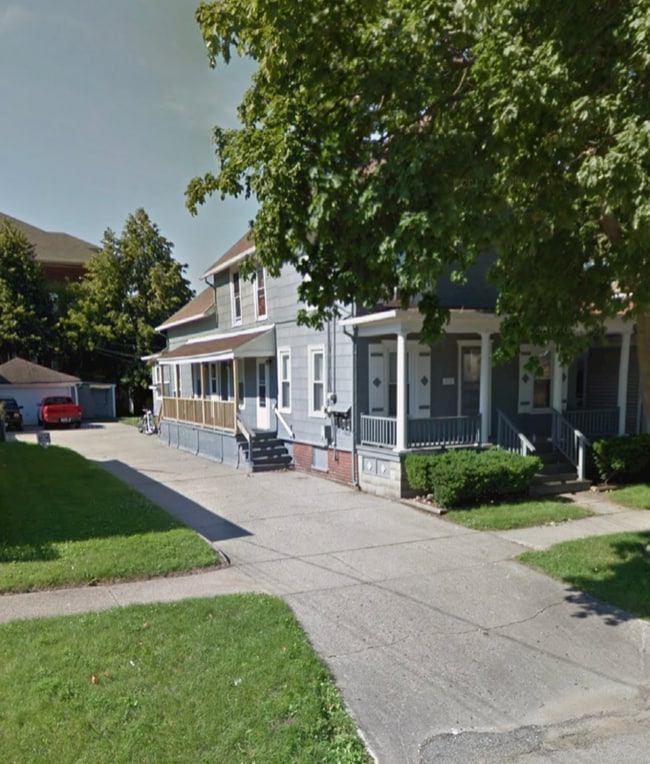 Building Photo - 819 49th St