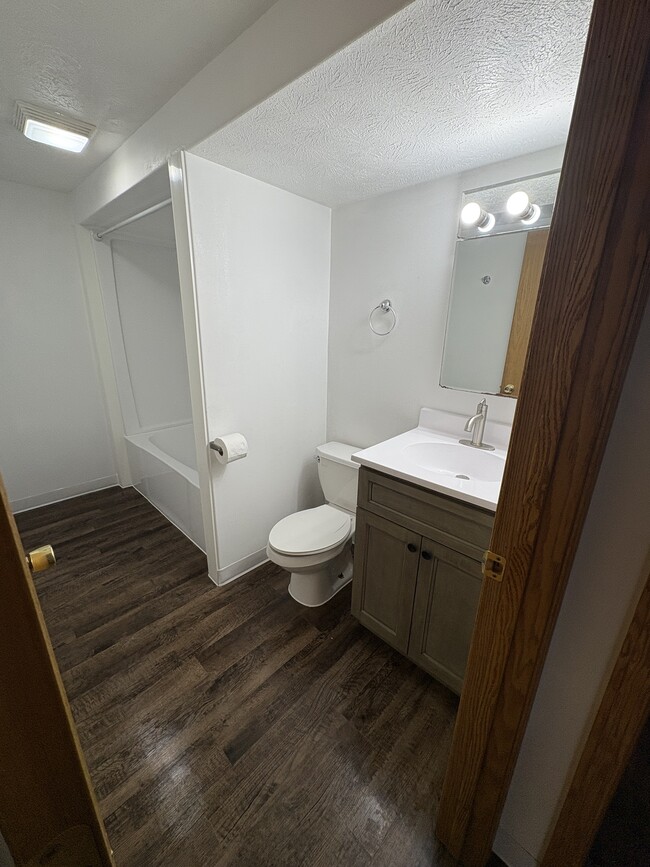 Foto del edificio - 815 W 26th St