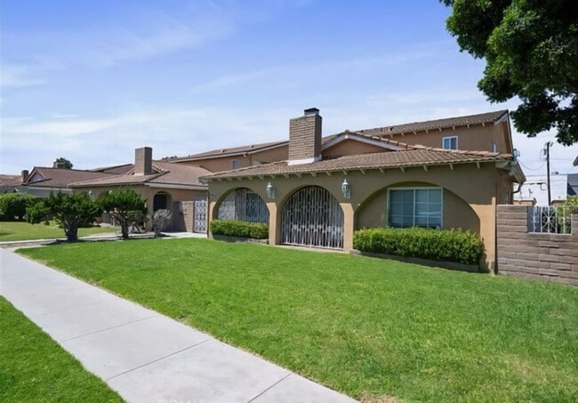 Building Photo - 4461 Green Ave
