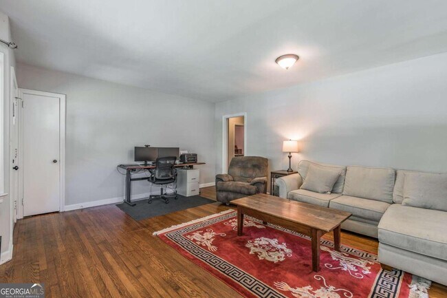 Foto del edificio - 1557 Kay Ln NE
