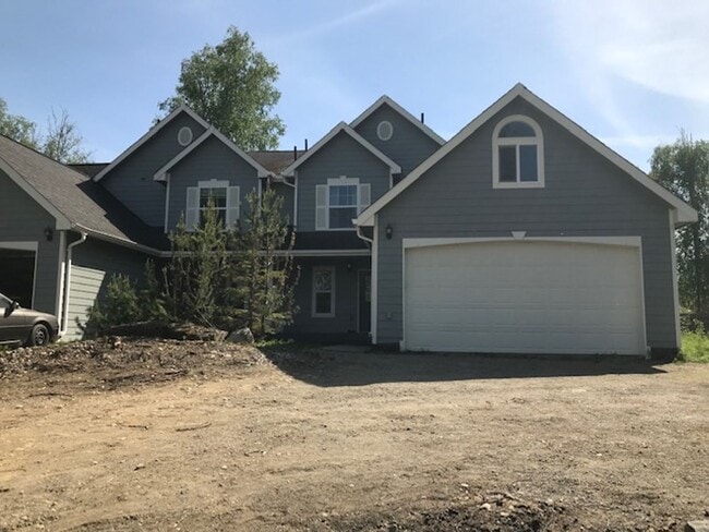 Building Photo - Secluded/Private Home