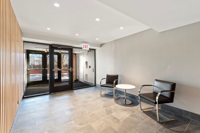 Foto del edificio - 1169 S Plymouth Ct
