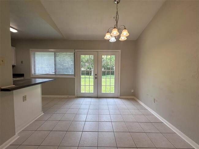 Building Photo - 711 Stonewall Dr