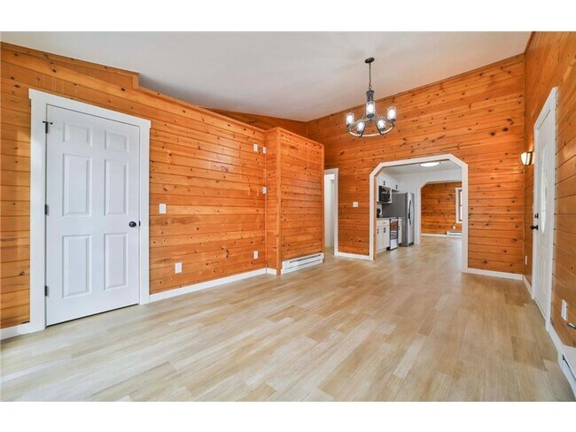 Building Photo - 3 Bedroom, 2 Bathroom Single Family House