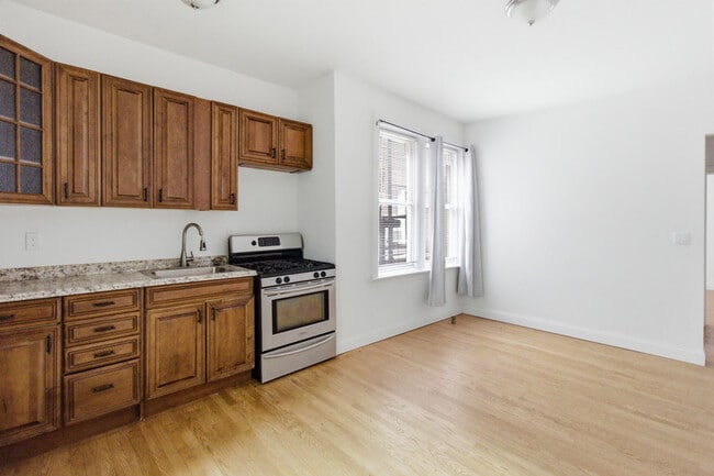 Photo - 649 Chancellor Ave Apartment