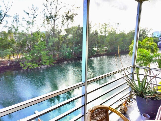Foto del edificio - 3660 NE 166th St