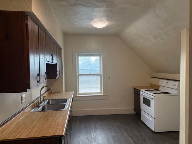 Foto del edificio - 337 W 6th St