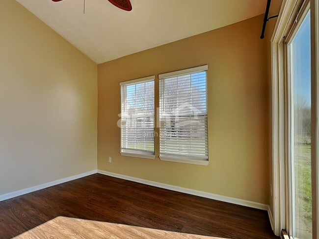 Foto del edificio - 5303 Rivers Edge Blvd