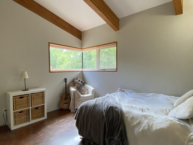 Photo du bâtiment - 1425 Benzon Crescent