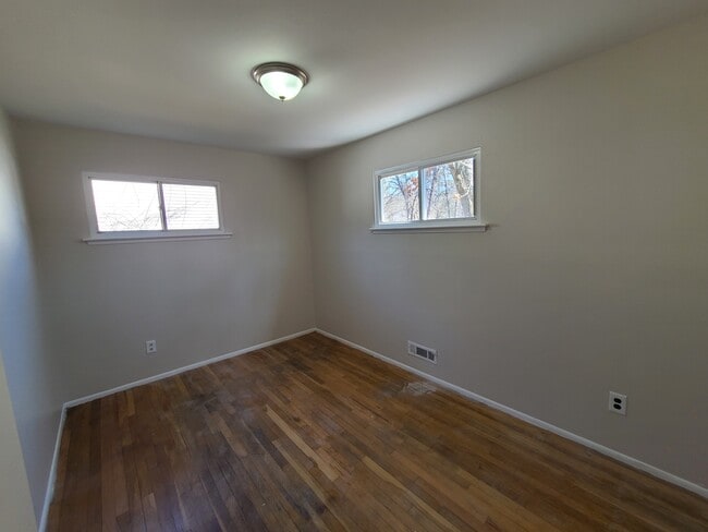Foto del edificio - 1319 Eisenhower St