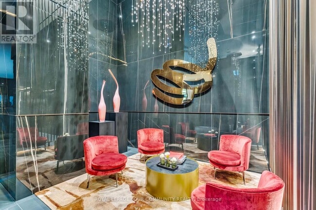 Building Photo - 11 Yorkville Ave