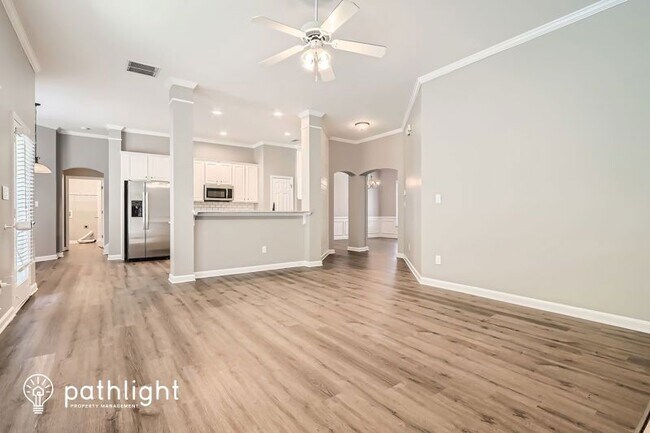 Foto del edificio - 140 Lake Forest Dr