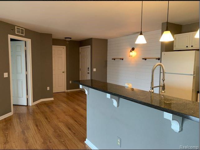 Foto del edificio - 15200 Silver Pkwy