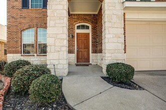 Building Photo - 1420 Canary Dr