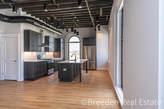 Building Photo - 100 W Union St