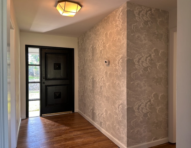 Entry way w/ security system - 1508 Spalding Rd