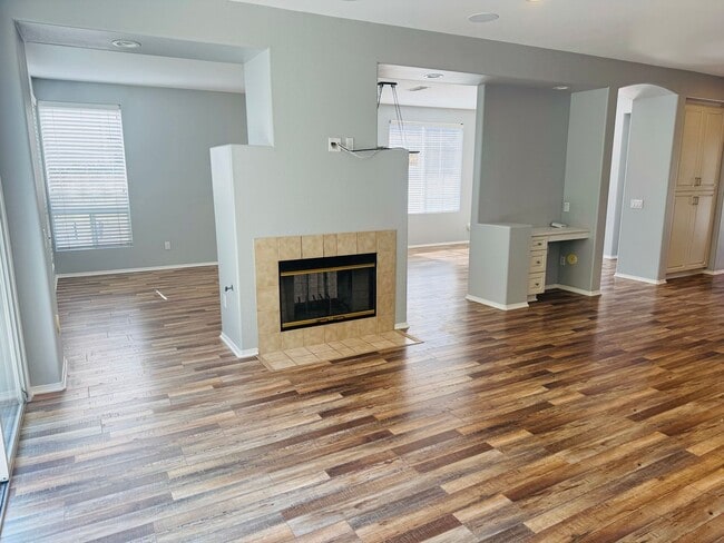 Building Photo - Stunning Two-Story Home in Sterling Hills Fairways