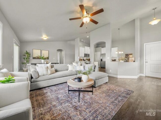 Building Photo - Beautiful North Meridian Home with Upgrade...