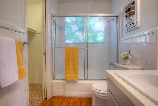 Building Photo - 302 E 34th St