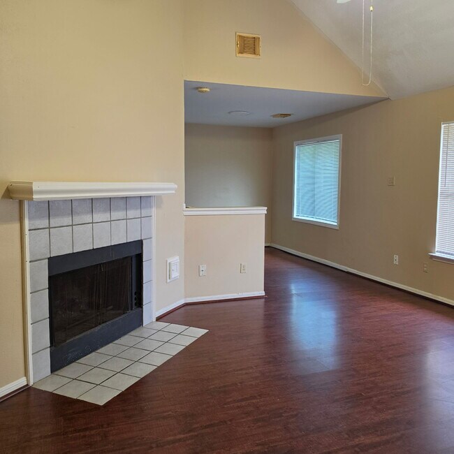 Building Photo - 1806 Northcliff Pl