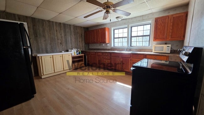 Building Photo - 2 bedroom, 1.5 bath home in country