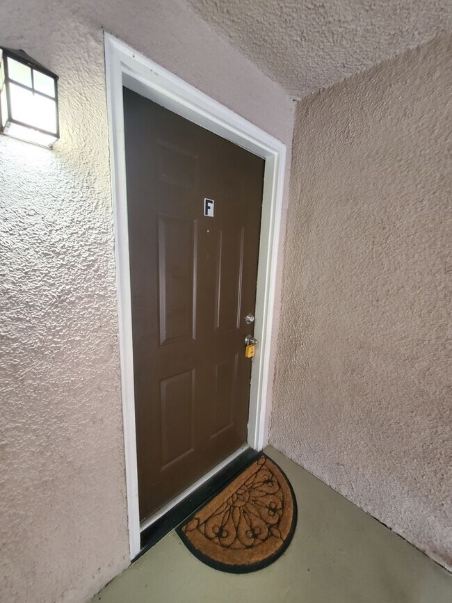 Foto del edificio - Welcome home to this inviting 2-bedroom, 1-bath condo in the desirable Norgate Manor