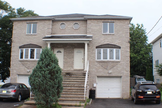 Building Photo - 424  Van Bussum Ave Garfield - Duplex