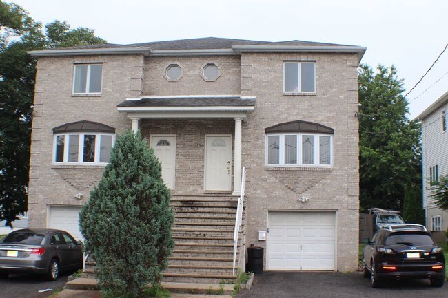 Foto del edificio - 424  Van Bussum Ave Garfield - Duplex