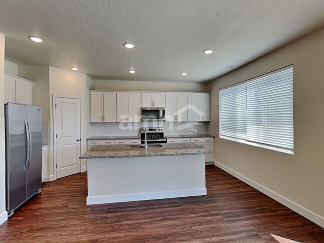 Building Photo - 1409 E Perelle Ln