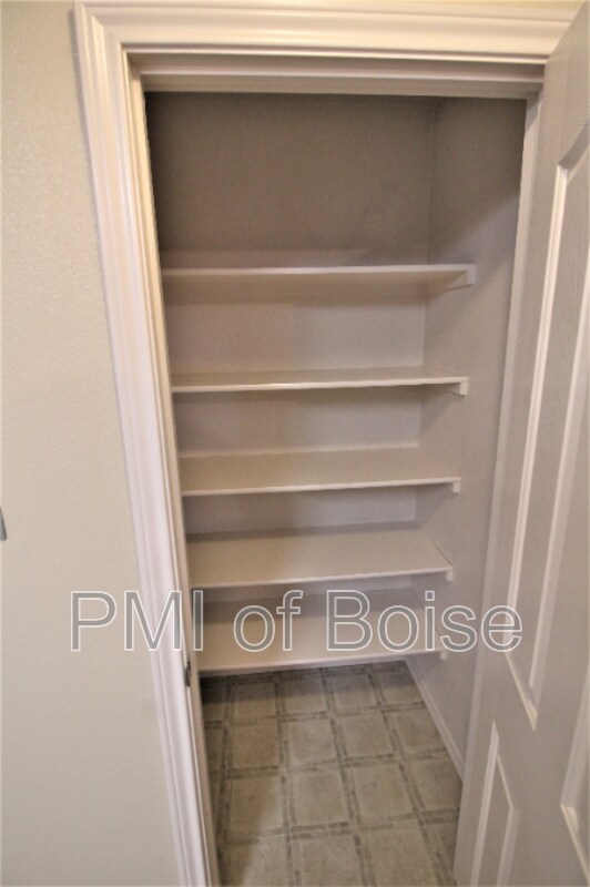 Foto del edificio - 1031 E Iowa Ave