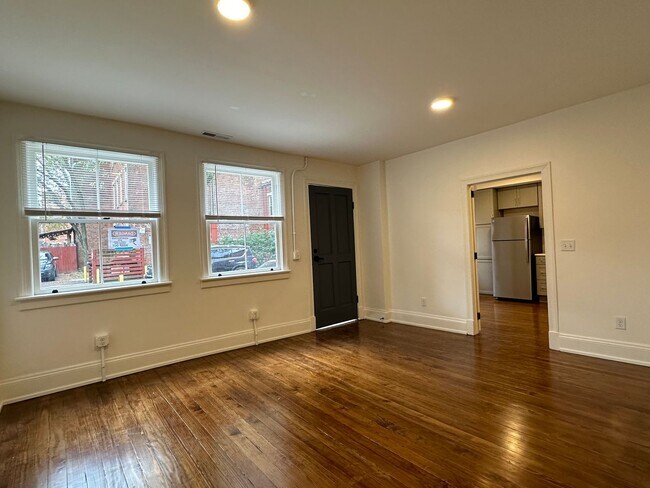 Building Photo - Newly Renovated