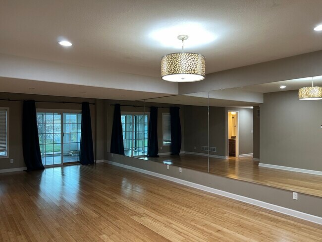 Foto del edificio - 6727 N White Fir Dr