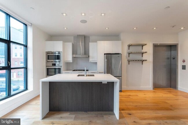 Building Photo - 240 N 2nd St