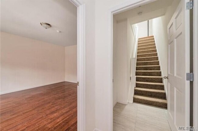 Foto del edificio - 725 Taylor Ave