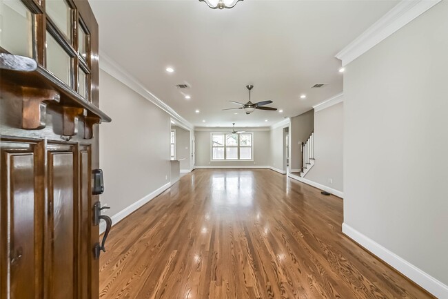 Building Photo - 1317 Chantilly Ln