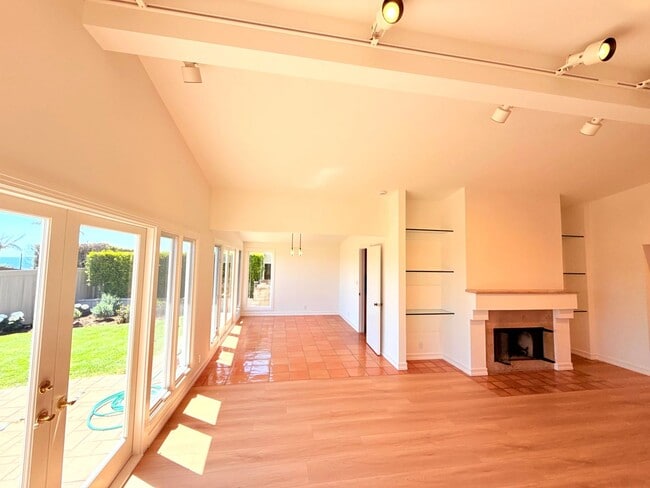 Building Photo - Fantastic Single Story 3 bed - 3 bath with backyard in Malibu - Topanga Beach Area