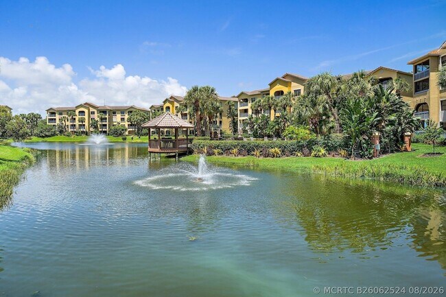 Building Photo - 700 Uno Lago Dr