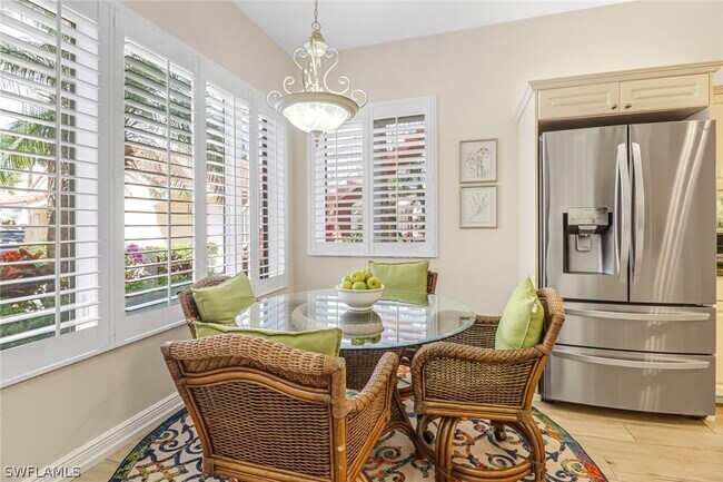 Foto del edificio - 2329 Hidden Lake Dr