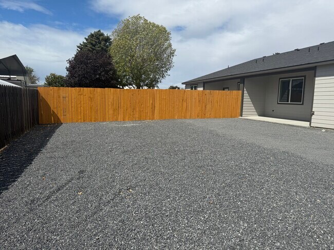 Building Photo - 8673 Charles Rd NE